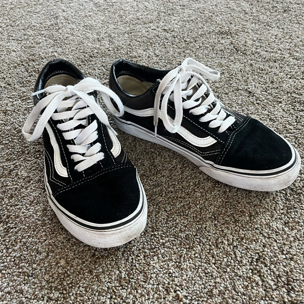 Black Old Skool Vans size M6 W7.5